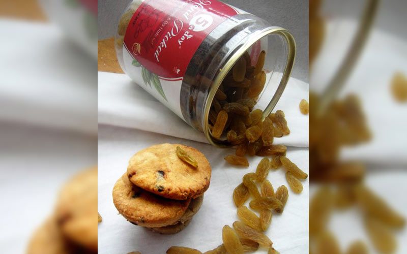 Ragi and Whole-wheat Raisin Cookies