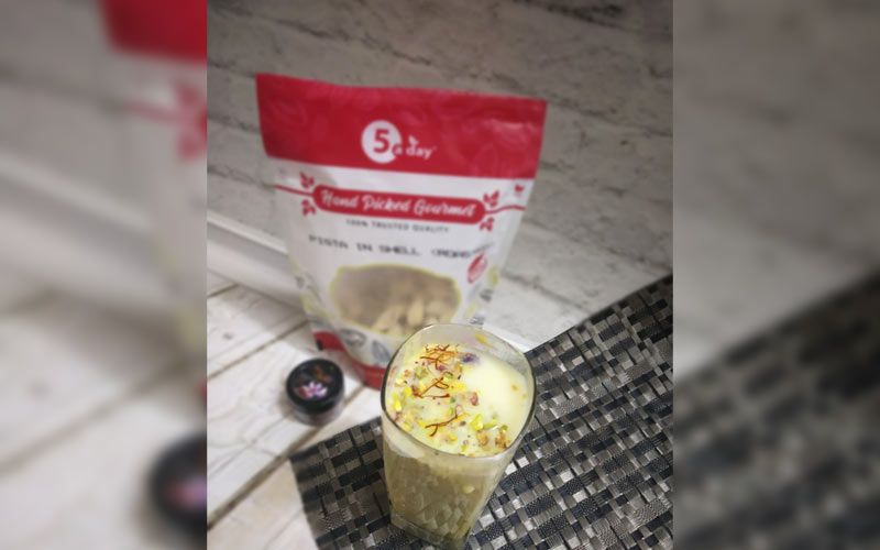 Kesar-Pista Mango Oats Milkshake